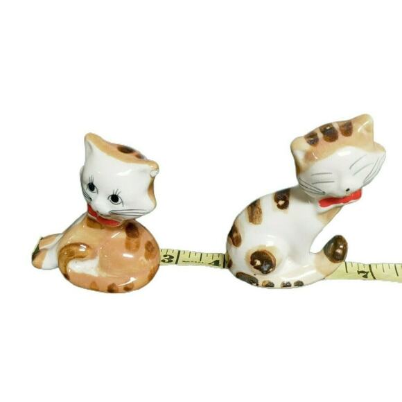 Vintage Whimsical Cat Figurines Tabby Calico Bow Tie Kitty Pair Ceramic Decor - Picture 7 of 11